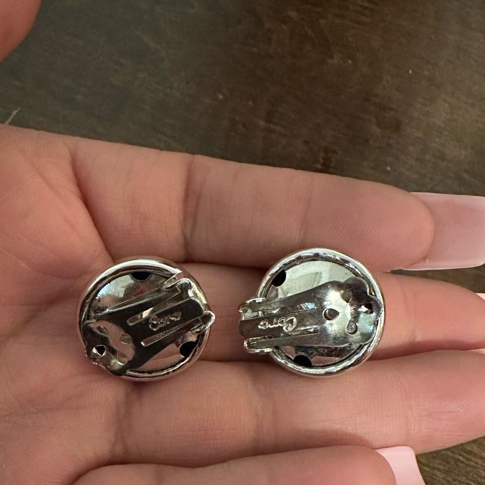 VINTAGE ROUND SILVERTONE CLIP EARRINGS - Picture 2 of 3